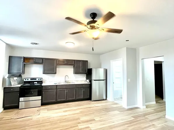 29B E Side Sq, Canton, IL 61520