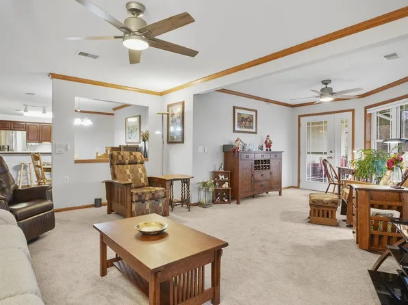 410 New Age Circle #304, Verona, WI 53593