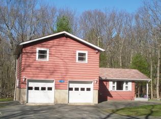 128 Mohawk Rd, Shohola, PA 18458