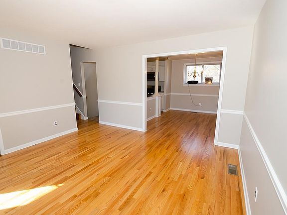 3rd image of 531 Hemingway Dr