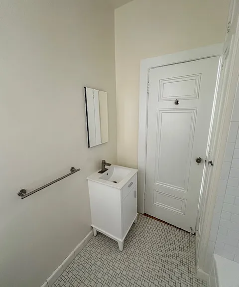 Warrington Apartments — Photo 6