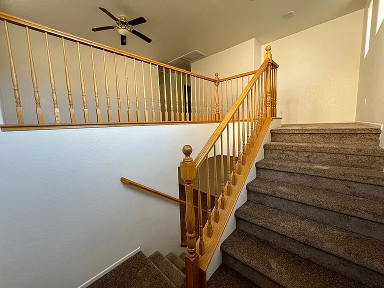718 Thornford St — Photo 14