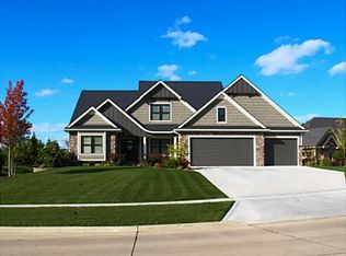 8525 NW Newgate Dr, Johnston, IA 50131
