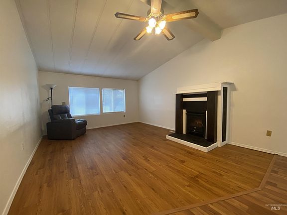 4th image of 820 Long Valley St