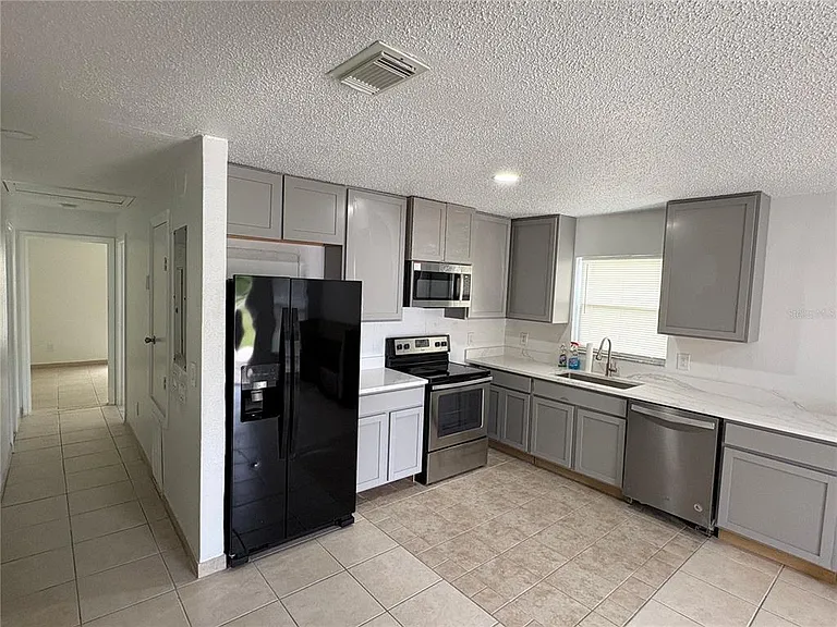 1053 Scott St — Photo 3
