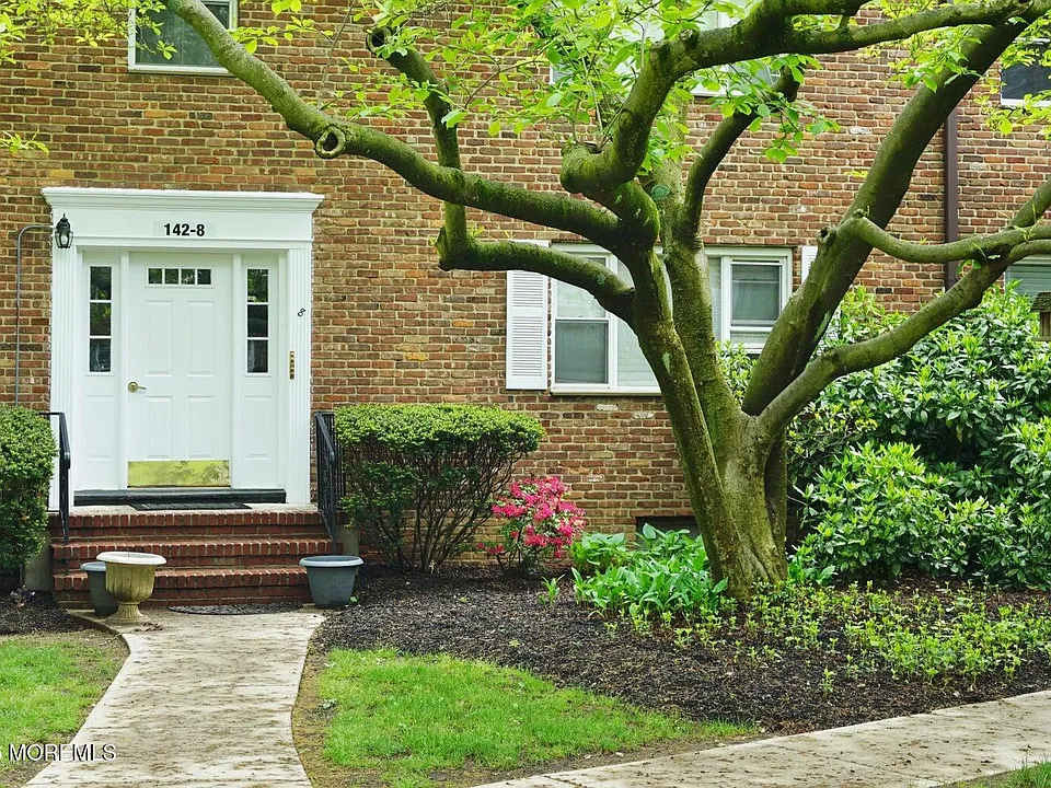 142 South St #8B