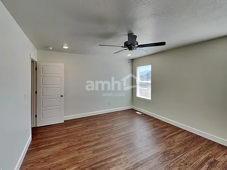 1339 E White St — Photo 8
