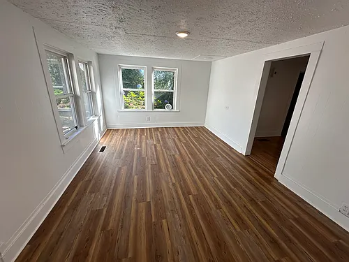 105 Summit St Photo 1