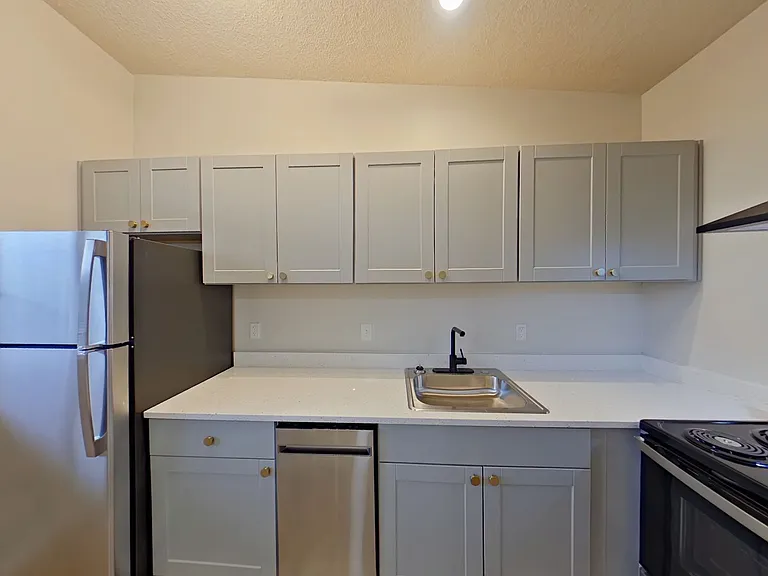 University Manor - Newly Renovated Units just a short walk from Campus! — Photo 105