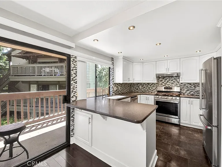 9 Madrona — Photo 10