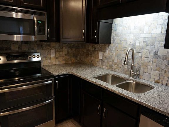 4th image of 3527 Clover Hill Dr