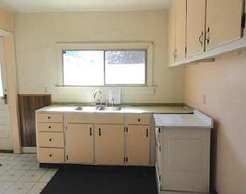 2nd image of 418 W 4th St