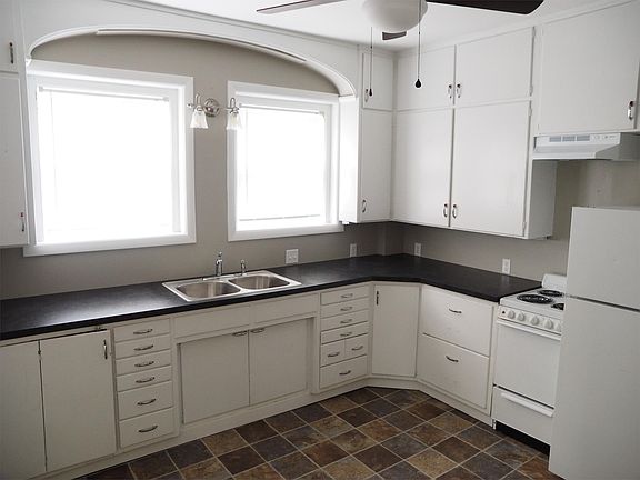 2nd image of 90 N Winooski Ave
