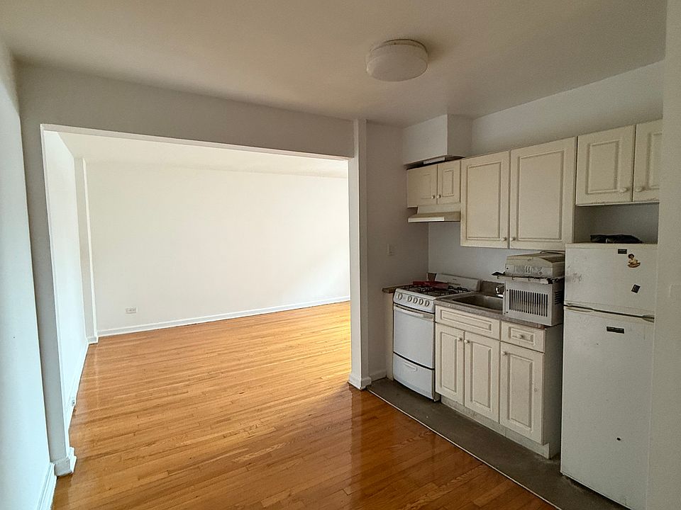 1st image of 299 Saint Marks Pl #4