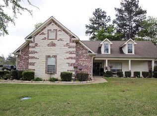 100 Willow Brook Dr, White Oak, TX 75693