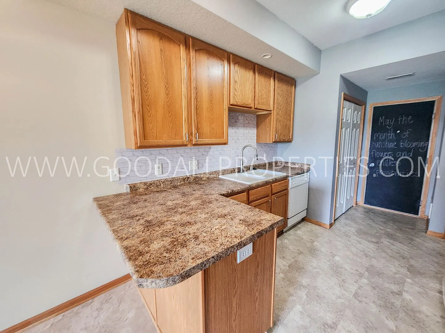 Beautiful 2 Bed, 2.5 Bath Townhome with Attached Garage in West Des Moines — Photo 4