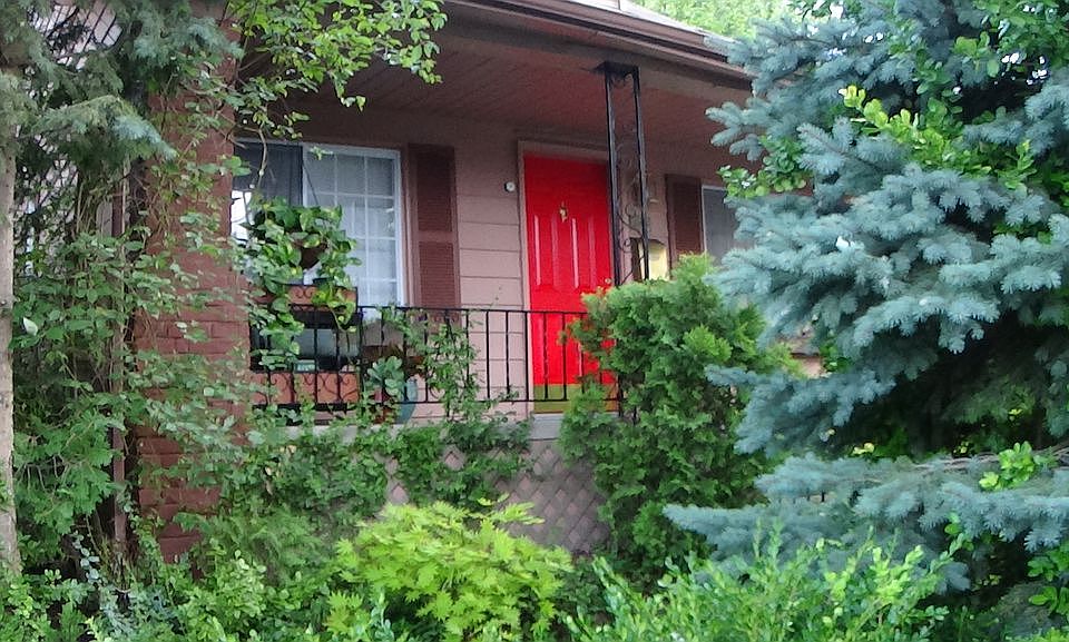 1st image of 225 W Chesterfield Ave