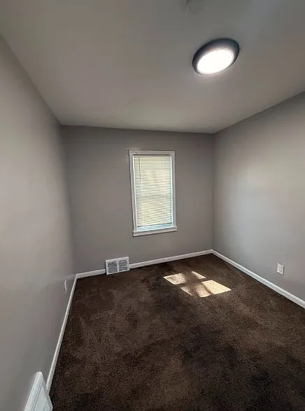 2 bed, 900 sqft, $1,100 — Photo 3