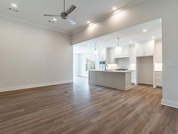3rd image of 5 Woodlands Park Ln