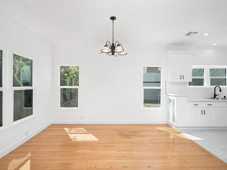 4528 Saint Elmo Dr — Photo 4