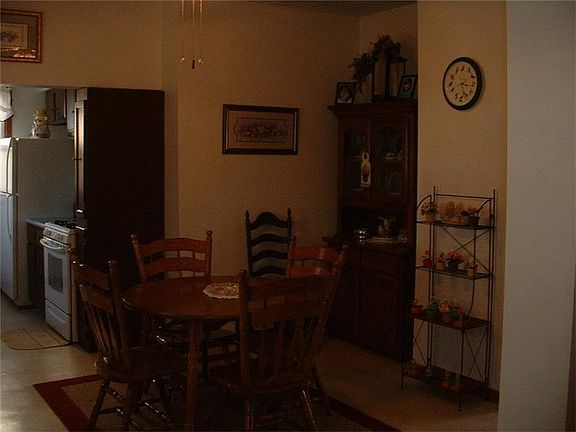 2nd image of 904 Woodside Ave
