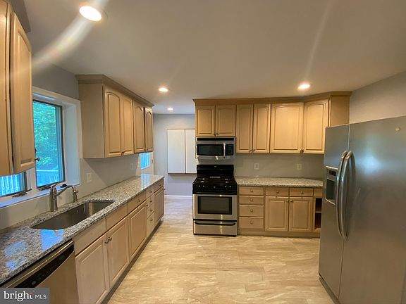 3rd image of 3317 Wraywood Pl