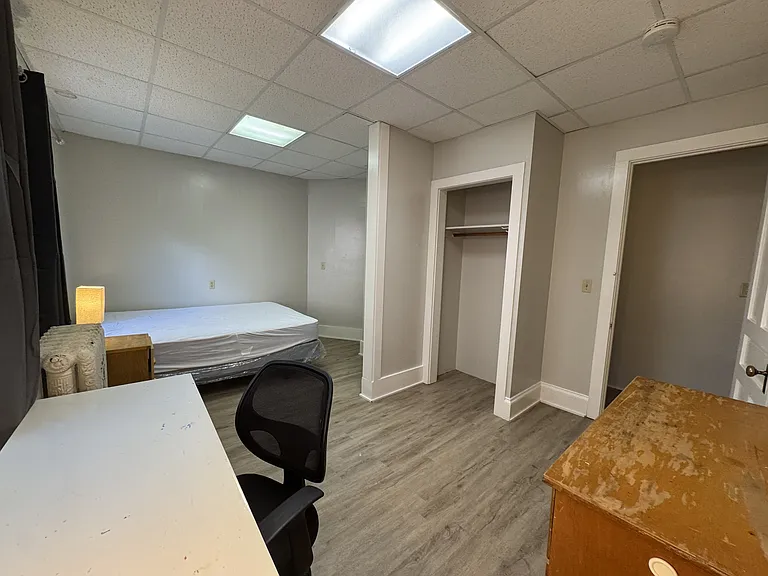 614 University Ave — Photo 19