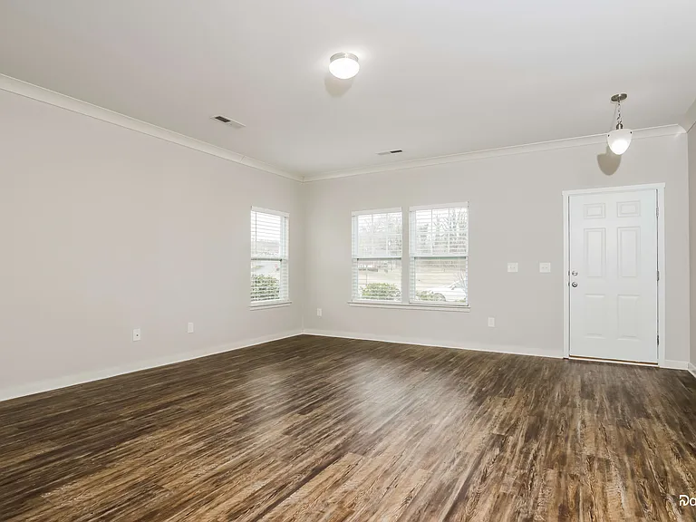 4394 Lochurst Dr — Photo 5