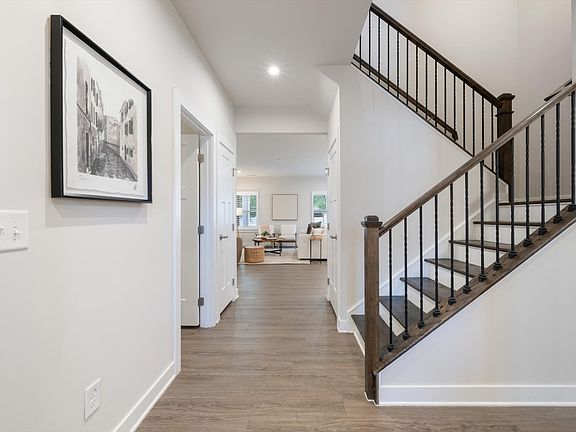 3rd image of 281 Grassy Glen Dr