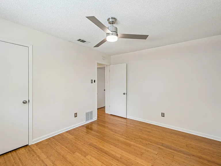 2717 Charlesworth Dr — Photo 20
