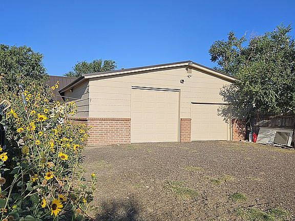 4th image of 1310 Skyline Dr