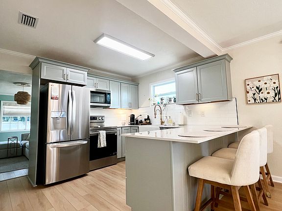 5th image of 455 61st Ave NE