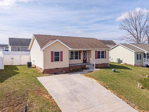 2nd image of 1445 Mandolin Ave