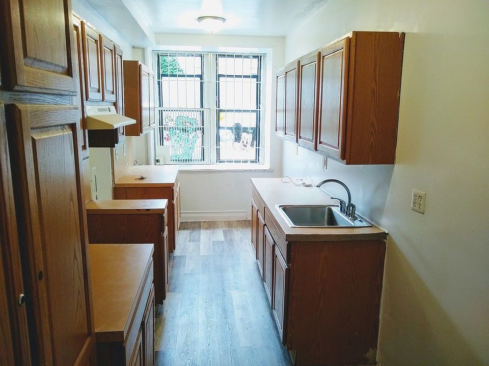 2nd image of 2075 Wallace Ave #669
