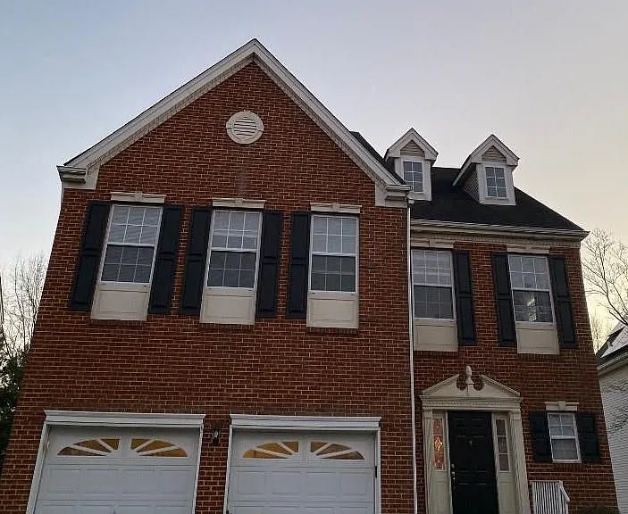 33 Marion Dr — Photo 1