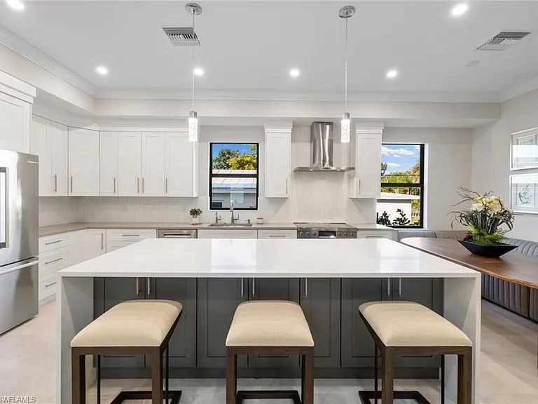 2721 Van Buren Ave — Photo 8