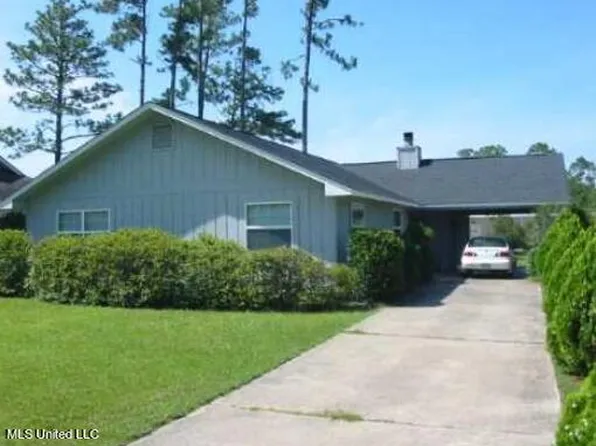 1 Woodcock Cir, Diamondhead, MS 39525