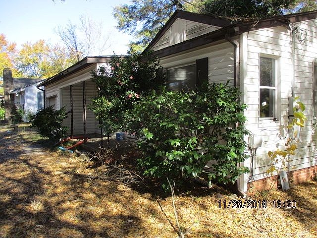 2nd image of 318 Fielden St