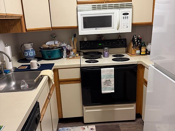 5th image of 35 Ruth St APT 19