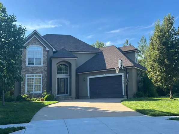 9700 Walnut Woods Dr, Kansas City, MO 64139