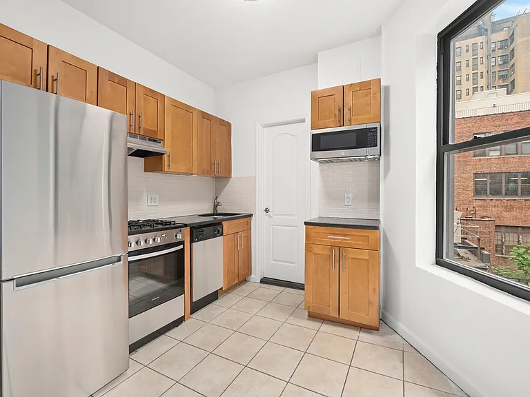 466 Amsterdam Ave #3B — Photo 3