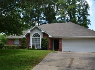 103 Lake Forest Dr, Vicksburg, MS 39183