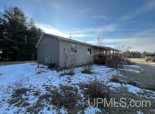 N17069 Rainbow Rd, Pembine, WI 54156
