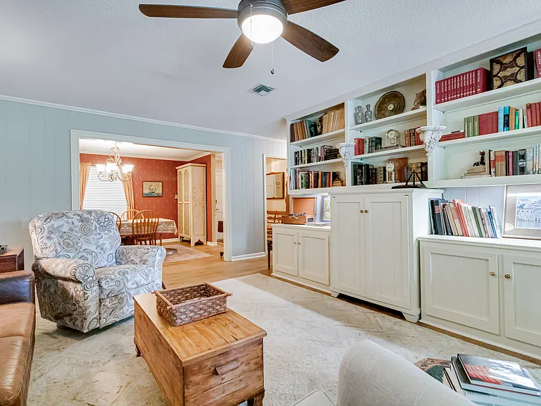 412 Woodvale Ave — Photo 6