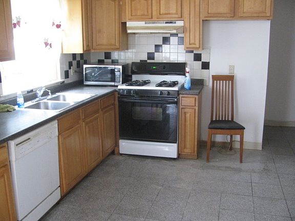 2nd image of 212-214 Canton St