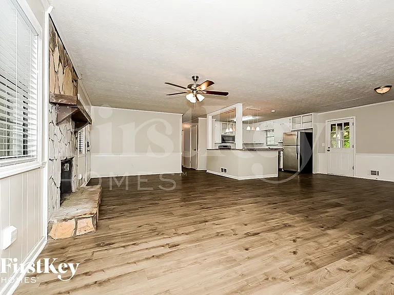 466 Birch Ln SE — Photo 3