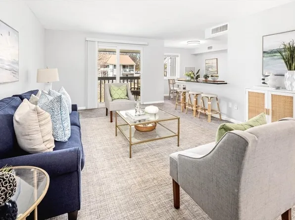 15 Beals Cove Rd APT J, Hingham, MA 02043