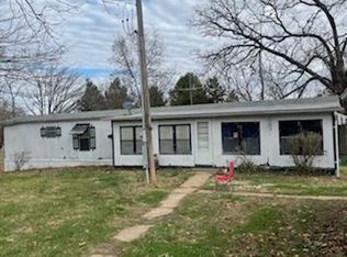 390 Hickory St, Saint Clair, MO 63077