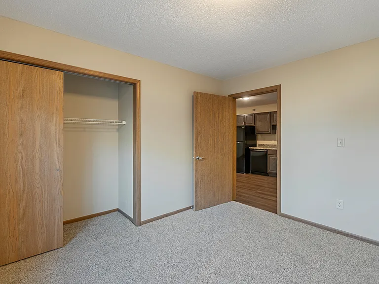 Kenyon Garden Apartments — Photo 27