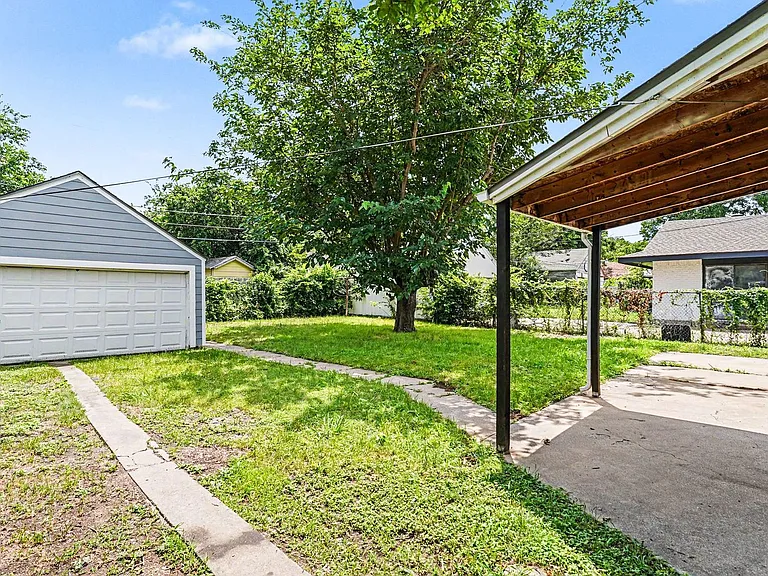 1108 E Robert St — Photo 26